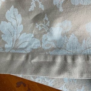Williams Sonoma 70x108 Tablecloth